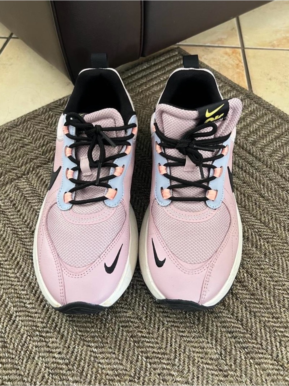 Nike Air Max Verona Women’s Pink Athletic Sneakers